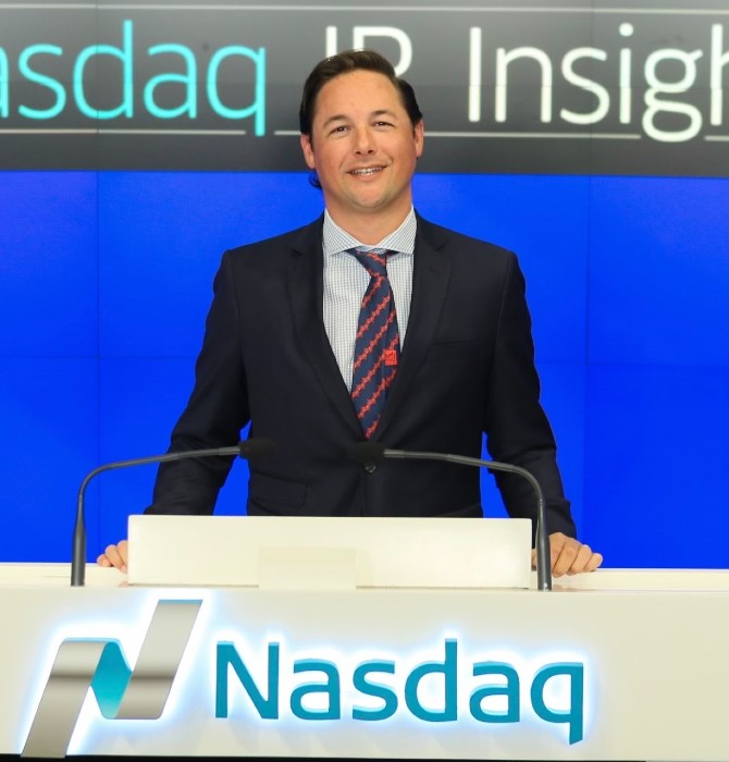 Investors face new challenges as social media and blogs begin emerging, warns Nasdaq 