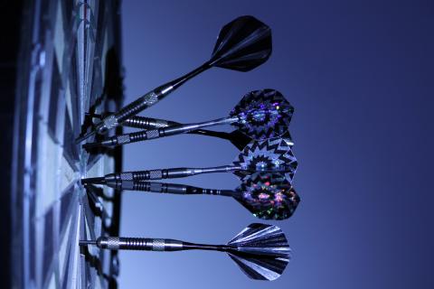 https://pixabay.com/photos/darts-dartboard-game-sports-target-102919/